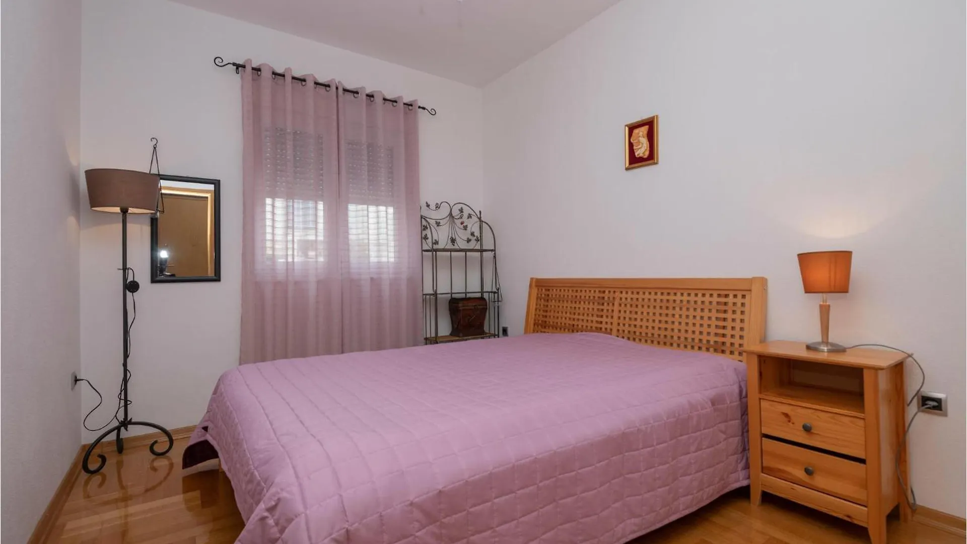 1 Bedroom Amazing Apartment In Seget Donji Trogir